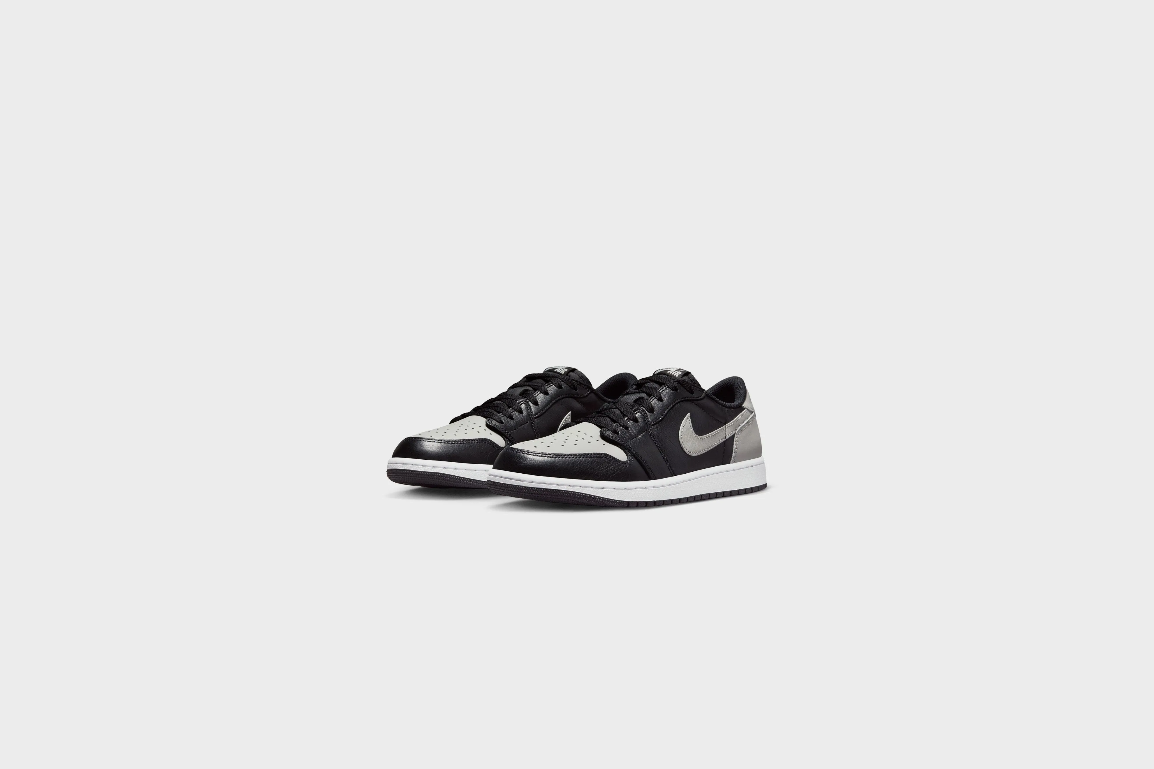 Air Jordan 1 Retro Low OG (Black/Medium Grey-White)