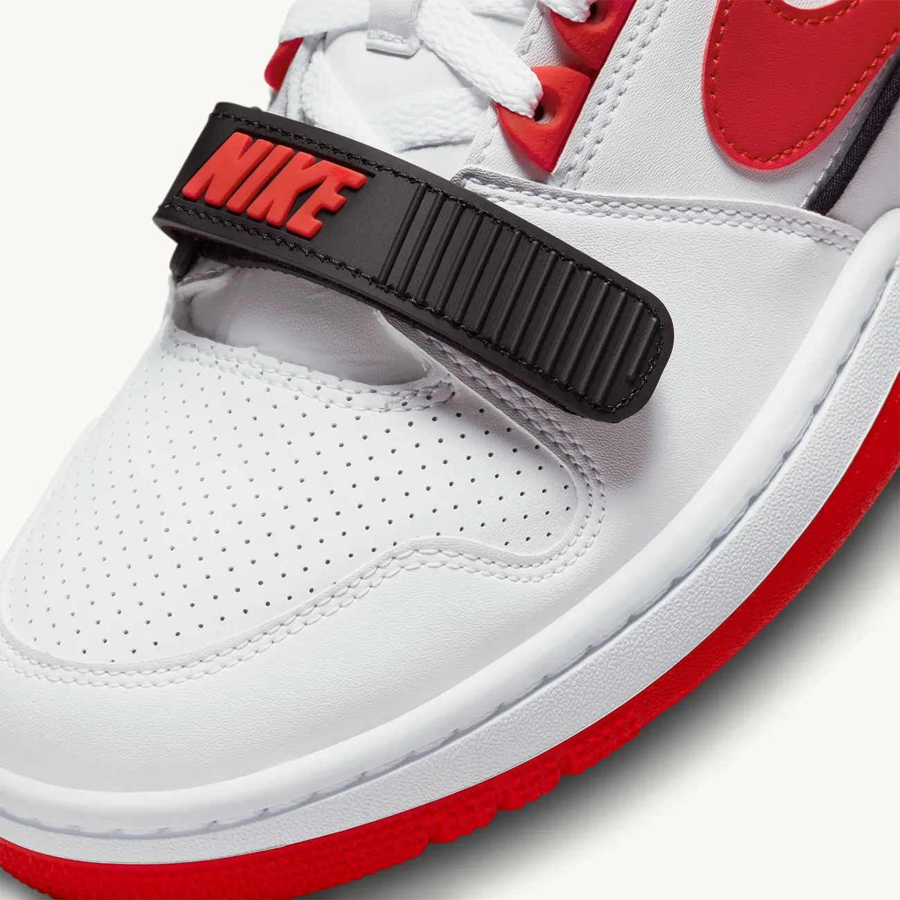 BILLIE EILISH X AIR ALPHA FORCE 88 SP FIRE RED