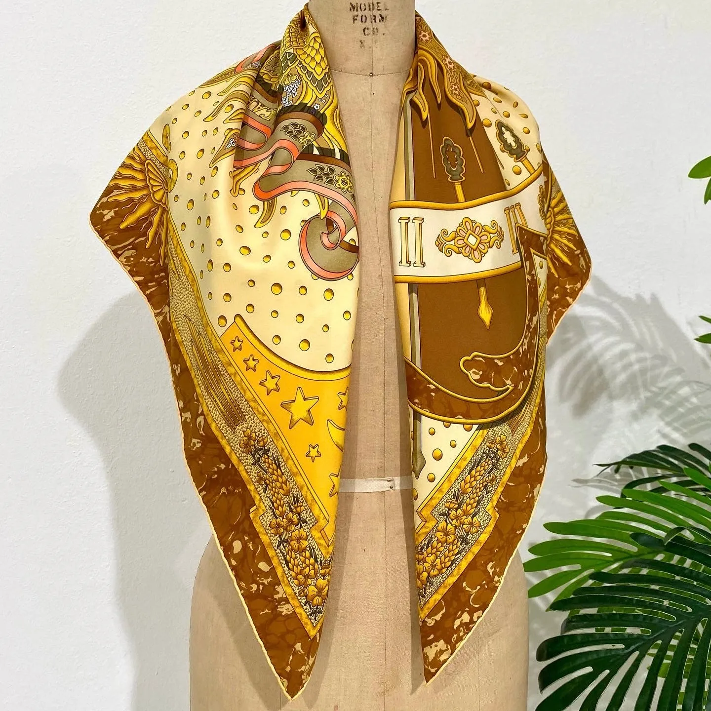 Hermès Carpe Diem Scarf