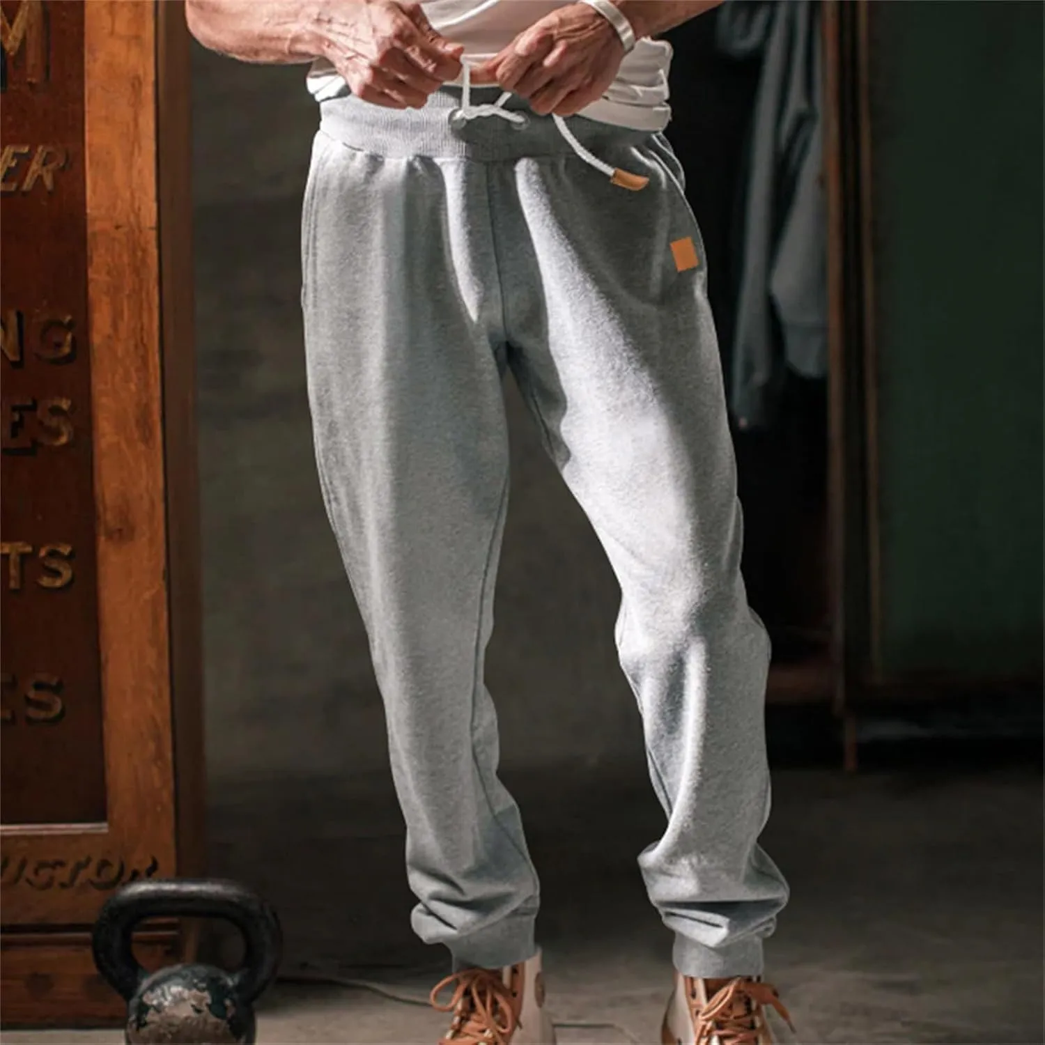 Men's Fleece Cargo Sweatpants Baggy Wide Straight Leg Joggers Classic Fit Flat Front Leisure and Daily Wear